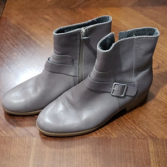 𝅺Cole Haan "Huntley" Leather Grey Office Designer Waterproof Booties - Women's - Picture 2 of 10